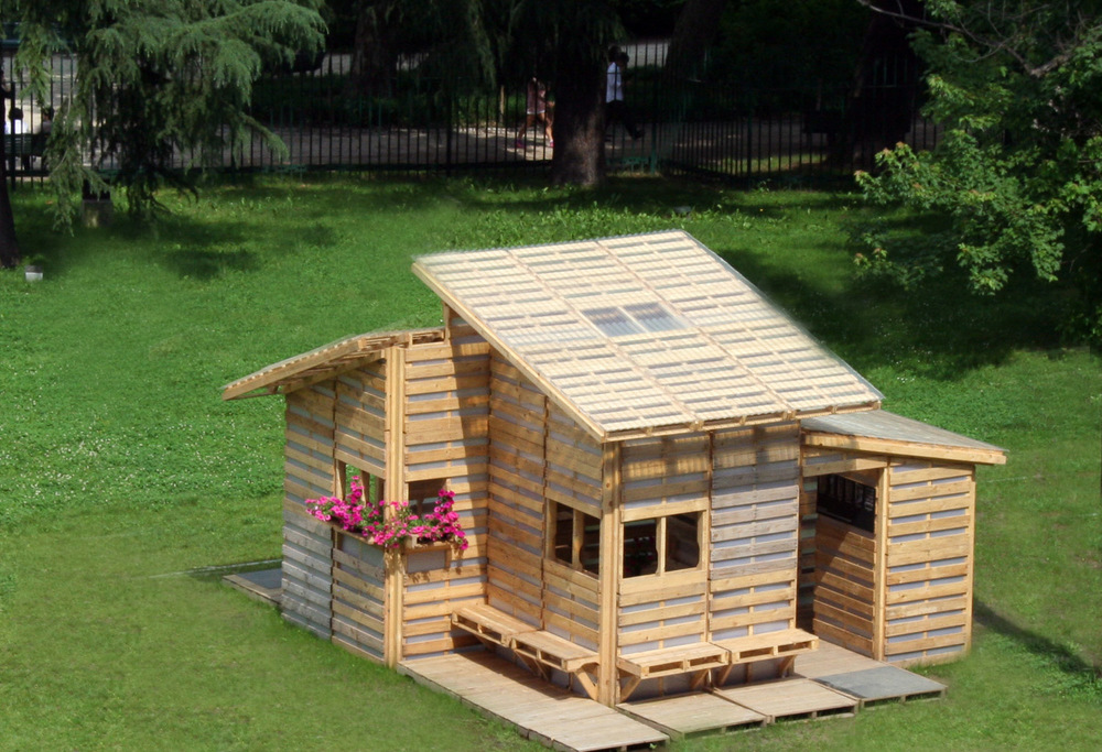 Building a Tiny House out of Wood Pallets